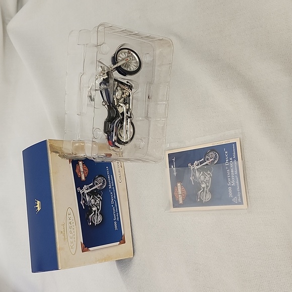 NWT Harley Davidson Hallmark Keepsake Ornament-2000 Softail - Picture 2 of 16